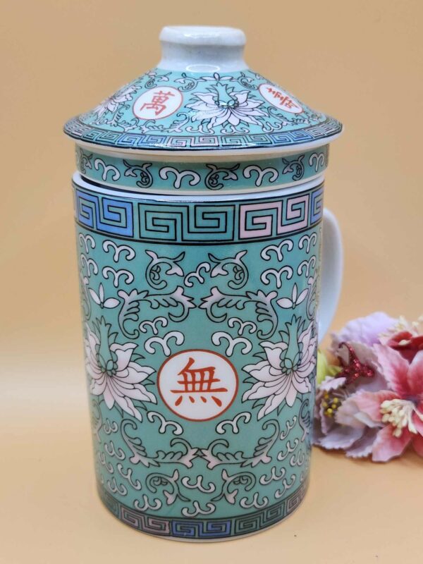 Blumendesign Teetasse (White and Blue Flowers)